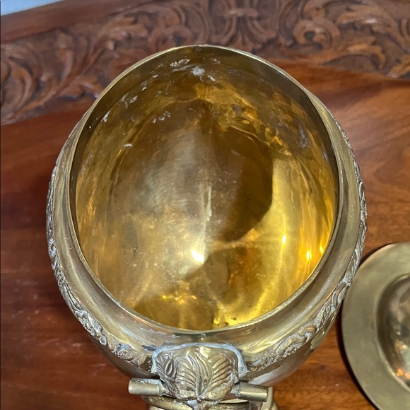 Elegant Brass Urn with Lid - Picture 6 of 8